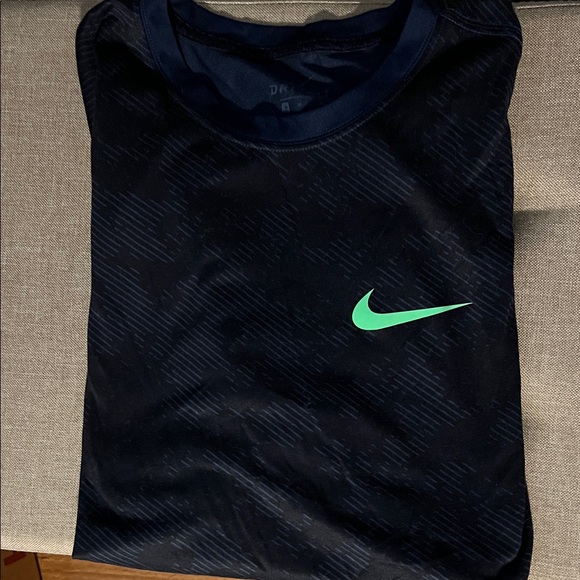Nike Men’s Navy Short-Sleeve Dri-FIT Tee with Green Swoosh - Picture 6 of 6